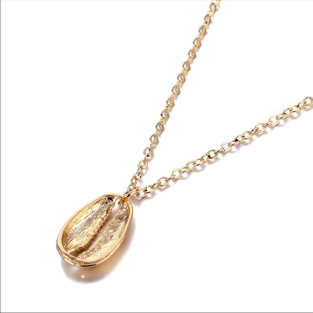 Single Gold Cowrie Pendant Necklace - Picture 4 of 5